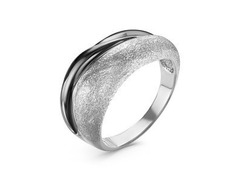 Серебряное кольцо с черной эмалью и алмазной крошкой